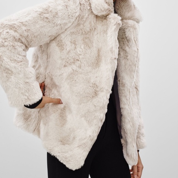 Aritzia Jackets & Blazers - RARE Aritzia Sunday Best Faux Fur Coat